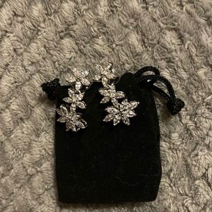 Super gorgeous and shiny long flower earrings.